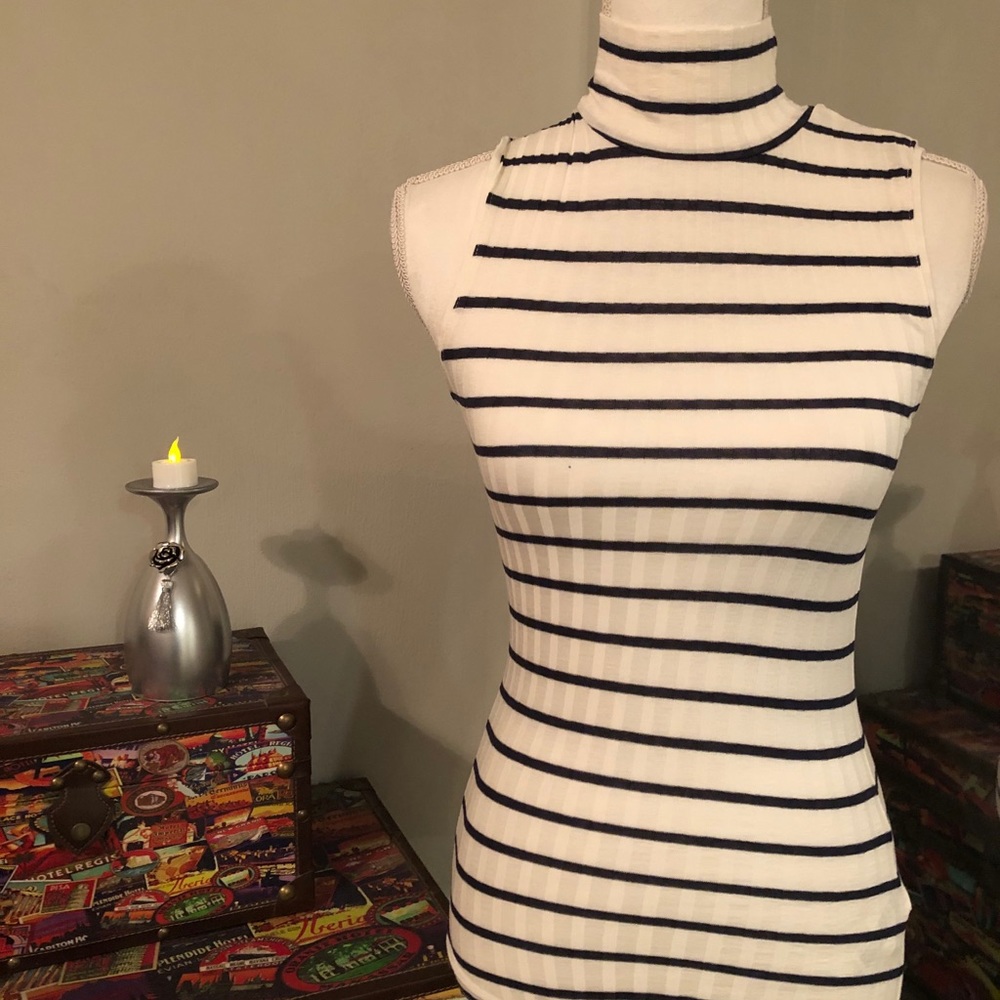 HM mock neck sleeveless blouse